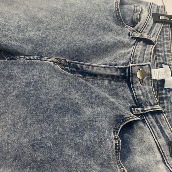 H&M stone washed skinny jeans. Excellent condition. Worn twice. Size 10. - Picture 3 of 4